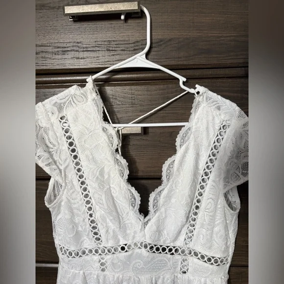 Hello Molly Lace Romper - Picture 5 of 9